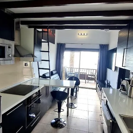Apartment Deluxe Seaview-sunsets !transfe-r Inc! Pool,2aircond,2tv65