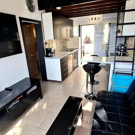 Apartment Deluxe Seaview-sunsets !transfe-r Inc! Pool,2aircond,2tv65