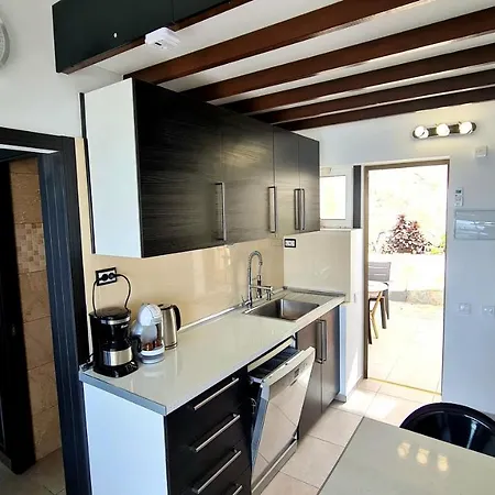 Apartment Deluxe Seaview-sunsets !transfe-r Inc! Pool,2aircond,2tv65